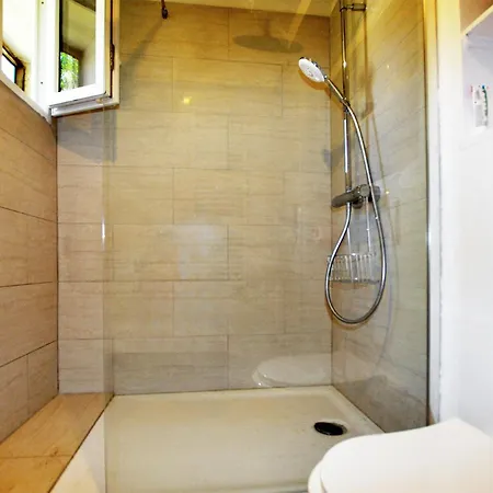 Dom wakacyjny 2 Bedroom Gorgeous Home In Bizanet Bizanet