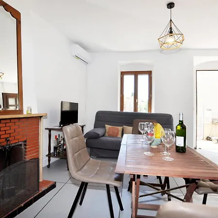 2 Bedroom Gorgeous Home In Bizanet Bizanet
